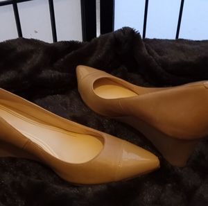 COLE HAAN ladies heels.